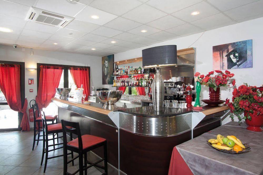 Hotel Au Relais De Trans ดรากิญญ็อง ภายนอก รูปภาพ